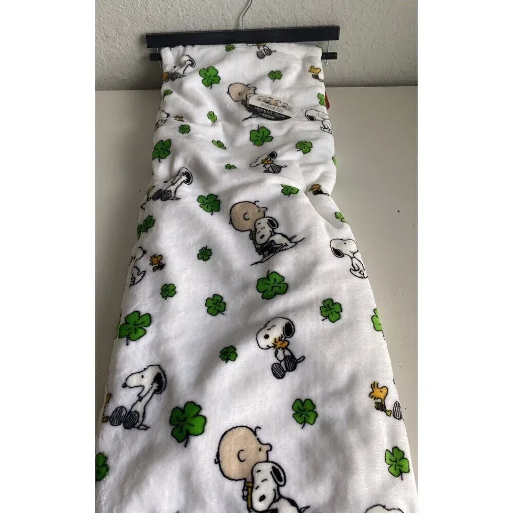 Peanuts Snoopy Charlie‎ Brown St Patricks Day Shamrock Plush Throw Blanket Soft